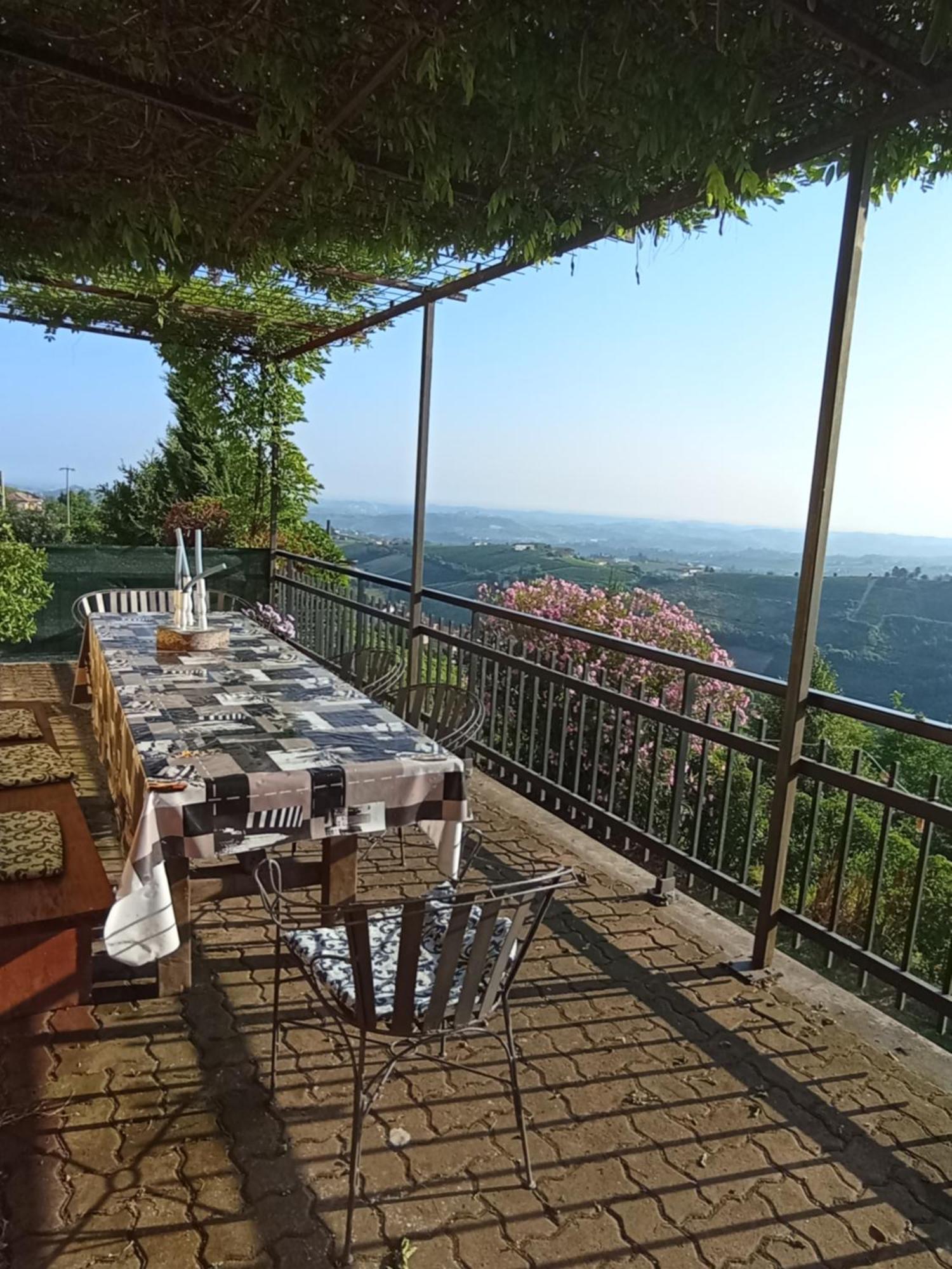 Casa Vacanza Il Colle Del Vento Calosso エクステリア 写真