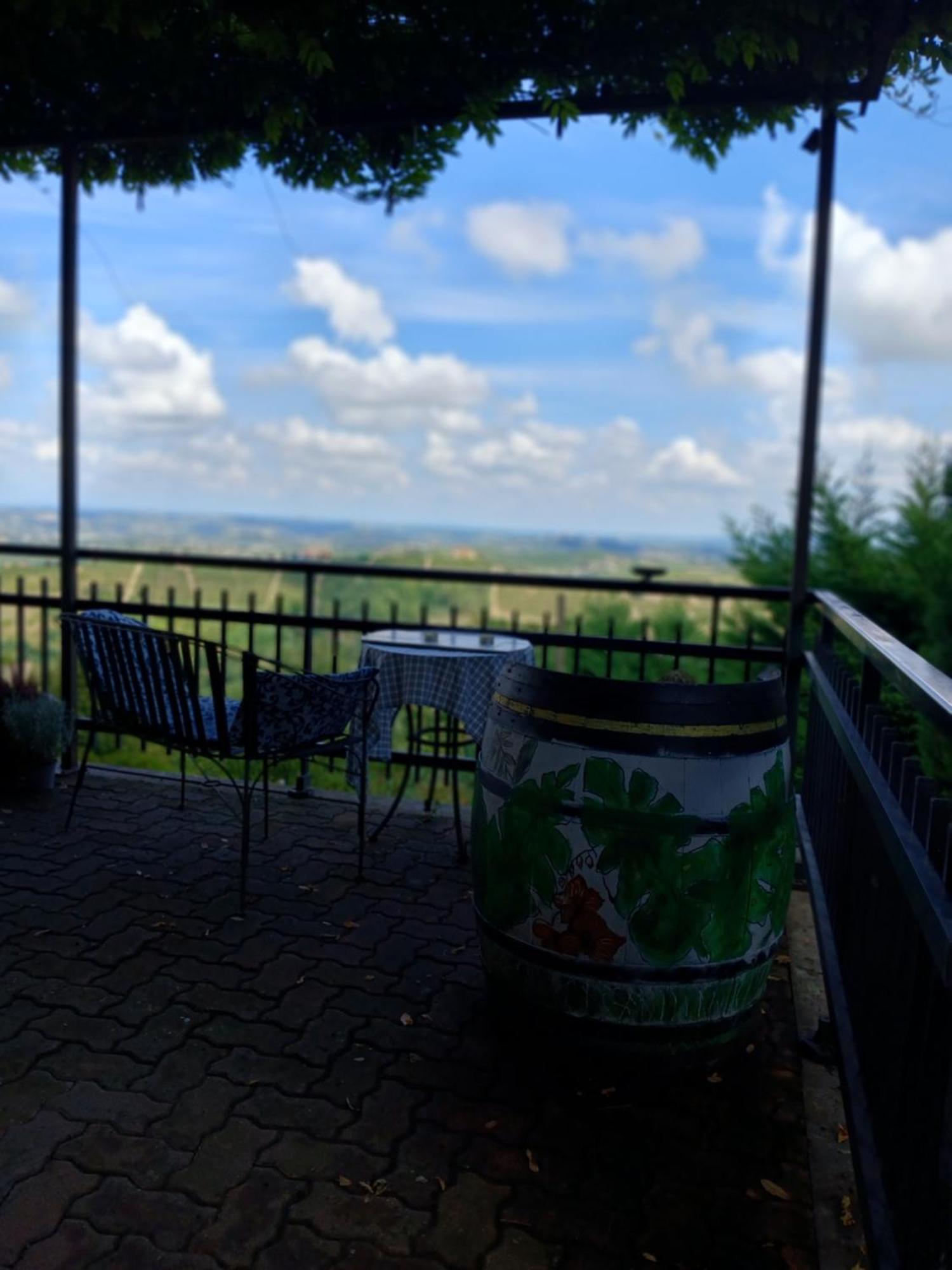 Casa Vacanza Il Colle Del Vento Calosso エクステリア 写真